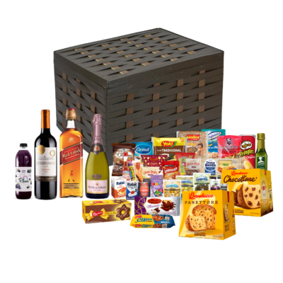 A Cesta de Natal Pérola Embalada em uma elegante cesta de vime. Esta cesta inclui dois Panetones Bauducco (um de frutas e outro de gotas de chocolate), Whisky Red Label, Suco de frutas, Vinho tinto chileno Cabernet, Espumante francês brut e muito mais produtos deliciosos. Uma seleção perfeita para celebrar as festas com muito sabor e alegria!