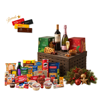 Cesta de Natal Safira Cesta de Natal Safira em cesta de vime, com dois panetones Bauducco, sendo um de frutas e um com gotas de chocolate, azeitonas em conserva, vinho chileno e espumante francês.